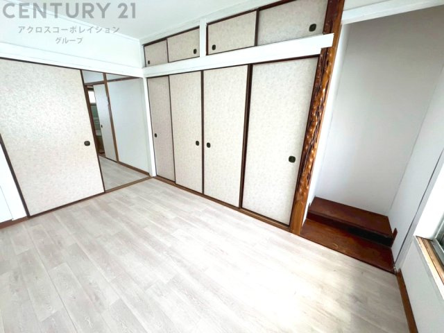 寝室…リラックスできるプライベート空間で、快適な睡眠をサポート。個人の好みに合わせたインテリアや寝具で心地良さを追求。プライベートな時間を過ごし、リフレッシュする場所におすすめです。