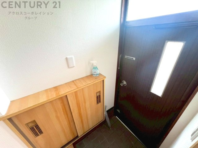 大きな玄関収納付きの玄関です　家族皆様の履物をしっかり収納できます　