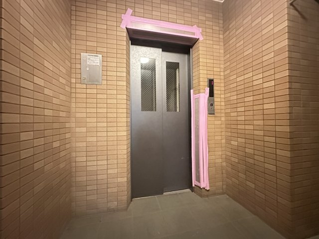 エレベータを複数台完備。エリアごとに区分けされているのでプライベート性も◎