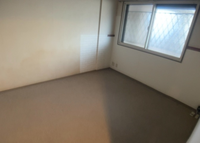洋室のメリットは重い家具が置きやすく、身の回りが整理しやすいことです。　床がフローリングのため畳とは異なり凹みにくいです。　クローゼットなど収納が豊富で、普段使わない旅行カバンや服の整頓も簡単にです。
