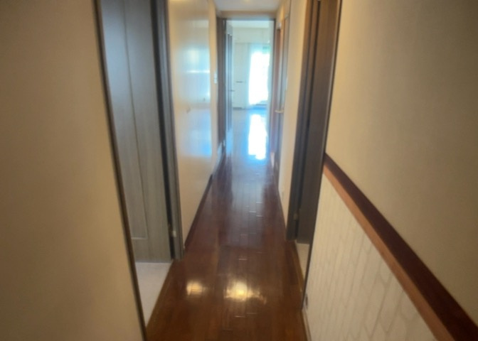 内装はとにかくおしゃれなものがいい！と選ぶ前に、まず住んだ後のことを想像してみましょう。住んでみたらコンセントの位置が悪くて使いにくいなど出てきます。事前にどの家電をどこに置くか想定しておきましょう。