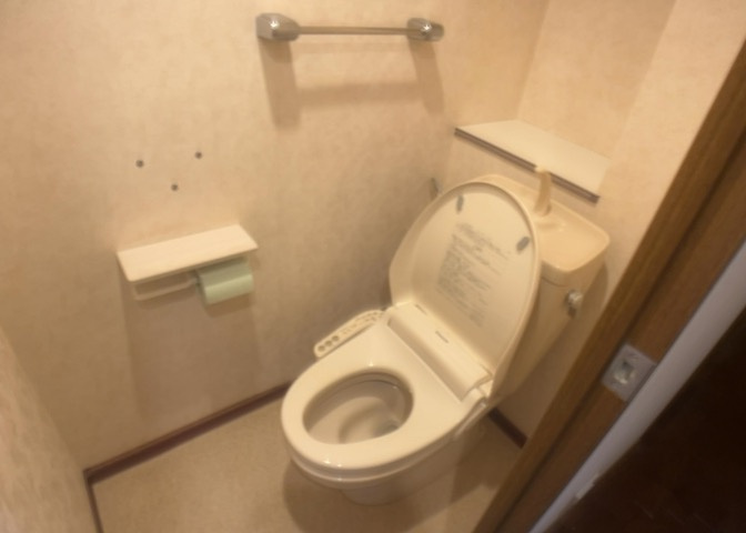 トイレは大きさや形、機能、抗菌性などが異なる多種多彩なタイプが各メーカーから出ています。それぞれに良さがあるため、事前にどういったタイプのトイレがいいのかをご家庭内で決めて、内見に行くといいでしょう。