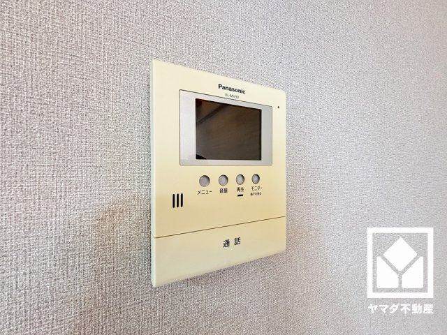 モニター付きインターホンは録画機能を備えており、留守中の来訪者の確認なども可能です。