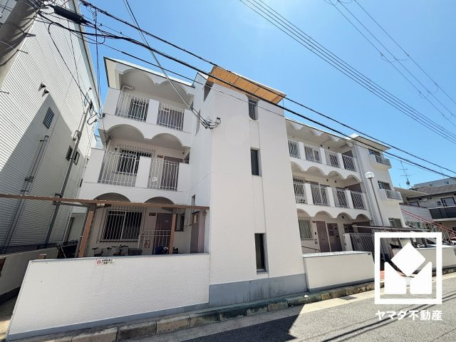屋根付き駐輪場を備えています。雨や日差しの影響を受けにくく、大切な自転車の保管にも便利です。