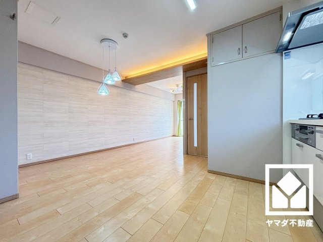 広々16帖のLDKが魅力。家族全員がリラックスできる、ゆったりとした快適リビングで温かい団らんの時間を。