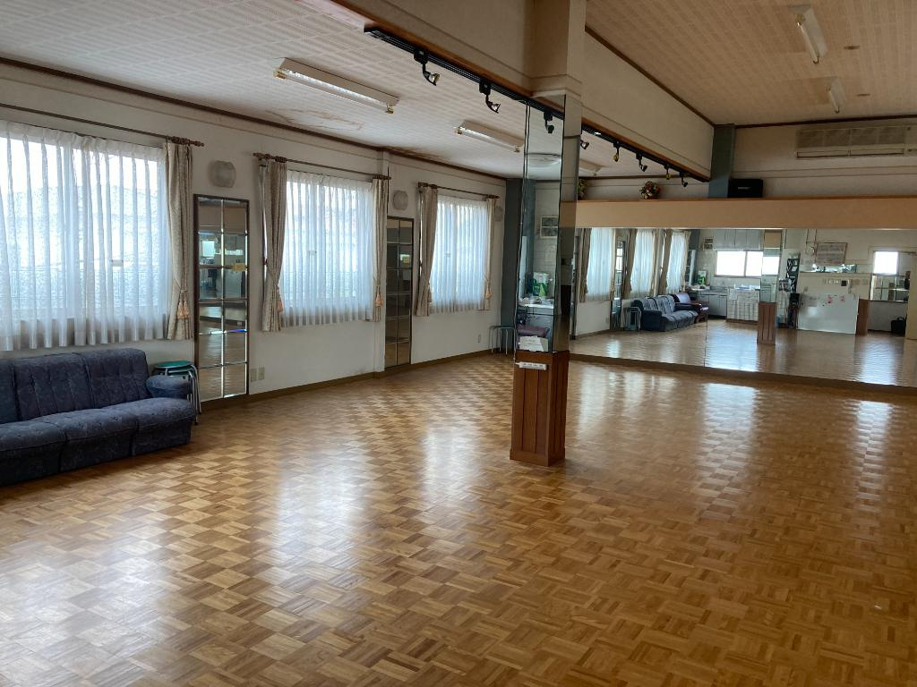 鉄?造のダンスホールです！