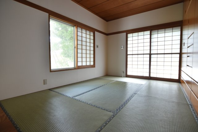 約7.5の和室は壁1面収納になっています。