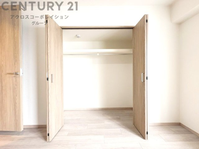 衣類やアクセサリー、小物類の収納が便利で整理整頓がしやすく、部屋の美観を保ちつつ、スペースを最大限に活用できます。衣服のしわやダメージを防ぎ、長持ちさせることができます。