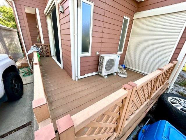 庭のある家に住むことのメリットとして、子どもたちの遊び場を確保できること、ガーデニングや家庭菜園を楽しめること、明るさを確保できることがあります。また、配置を工夫することでプライバシーが確保できます。