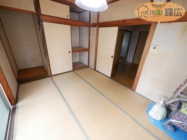 和室別写真です。リビングは和室と繋がっておりますので、小さなお子様がいらっしゃるご家庭様には安心ですね
