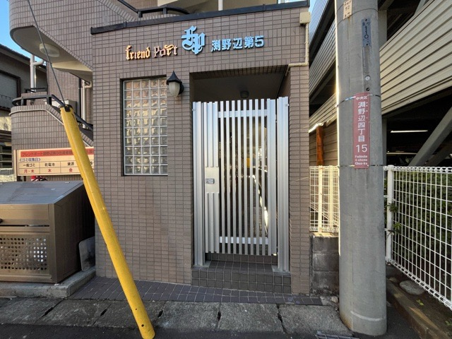 マンションのエントランスには、もともと風よけや防犯の役割がありますが、マンションによって宅配ボックスなどの設備が備わっている所もあります。日々の生活をイメージしながら生活しやすさをチェックしましょう。
