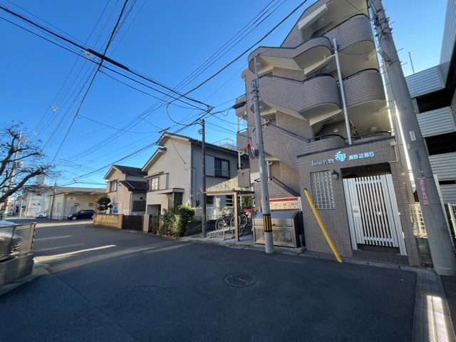 隣家の土地はどうなっているのか、生活利便施設が近くにあるのか、学校まで近いかなど、お客様のライフスタイルにあわせたイメージが重要です。また、近くにあると困る施設が近くにないかも確認するといいでしょう。