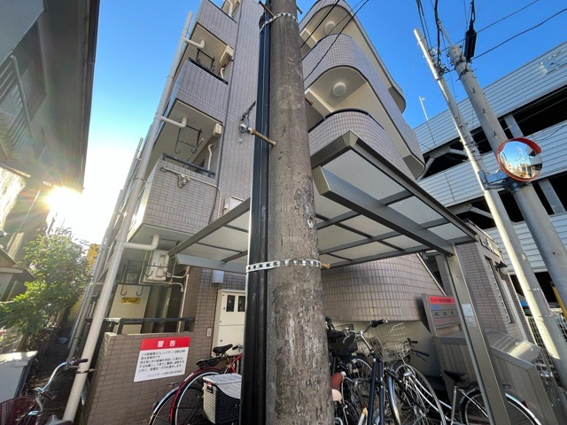 ＳＲＣ造は強度や耐震性の面でもRC造と比べて優れています。そのため、10階建以上の高層または超高層マンションなどの建築にも多く採用されています。柱や梁などのサイズが小さくても高い耐震性を確保できます。