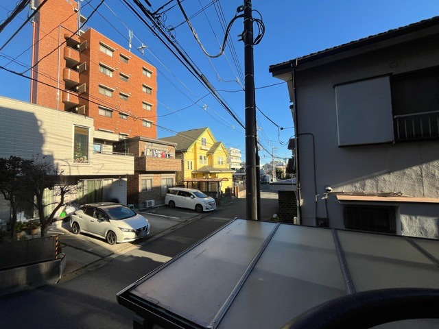眺望の良さを楽しめるダイニングキッチンで家族団らんの時間を過ごしてはいかがでしょうか。バルコニーから見える景色を家族で眺める時間は、時間が経つのを忘れてしまいそうですね。是非、現地を見に行きましょう！