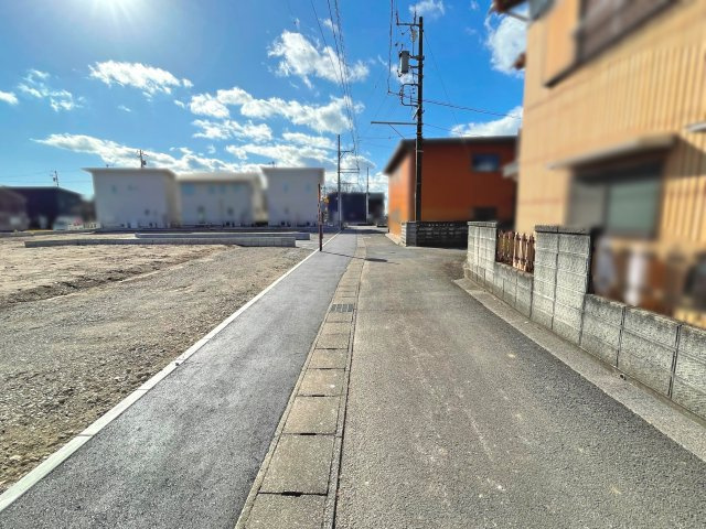 西側前面道路