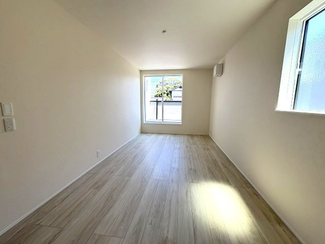現地写真。2階主寝室です。
