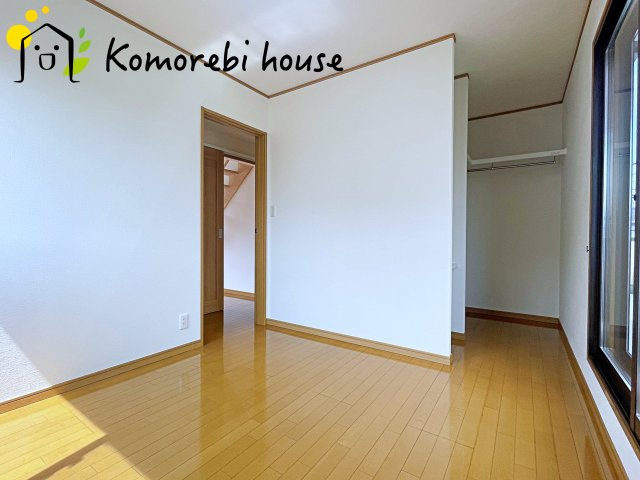 開放的な寝室です