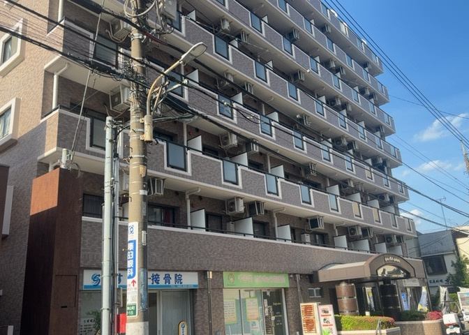 外観はマンション管理がされているかの目安になります。築年数が古いと、壁面は劣化してひび割れが生じることも！建物が古びていても細かいところが修繕されていると、きちんと管理されているなぁと感じるでしょう。