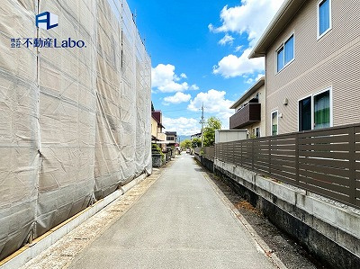 建築中ですが、今後の住環向上が期待できる注目物件！　街並みが整う将来性も魅力のひとつです。