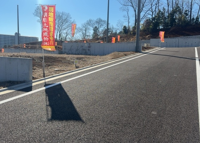 土地の形が極端に長細かったり、狭小地、あるいは道路との高低差がある傾斜地だった場合、後々売ろうとしても買い手がつかない場合もあります。後々、売却することになった時に価値の下がらない土地を選びましょう。