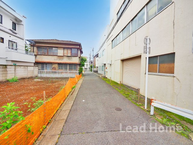車通りが少なく落ち着いた周辺道路です！小さなお子様がいるご家庭も安心して移動ができますね♪