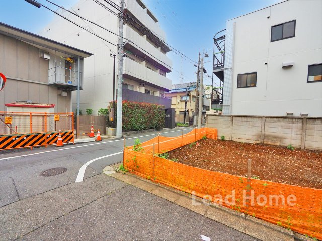 空が大きく広がる解放感たっぷりの敷地状況！大きな窓を配置した採光性の高い居住空間が叶います！