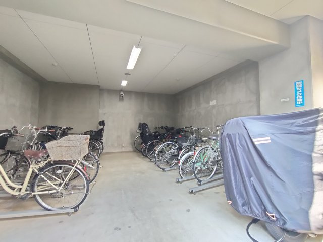 【バイク置き場、駐輪場】