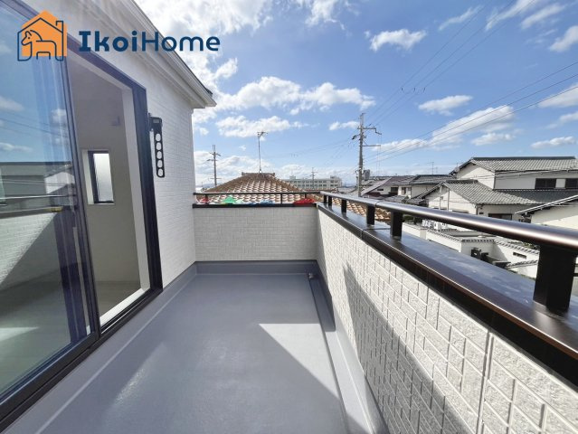 ◆同社施工例◆陽当り良好のバルコニーです♪バルコニー屋根は8万円～設置可能です。