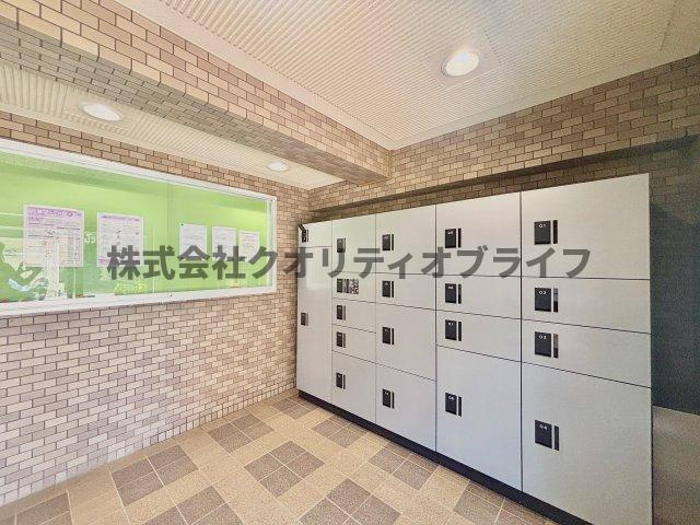 不在時でも荷物を安全に受け取れる便利な宅配ボックスを完備しています。