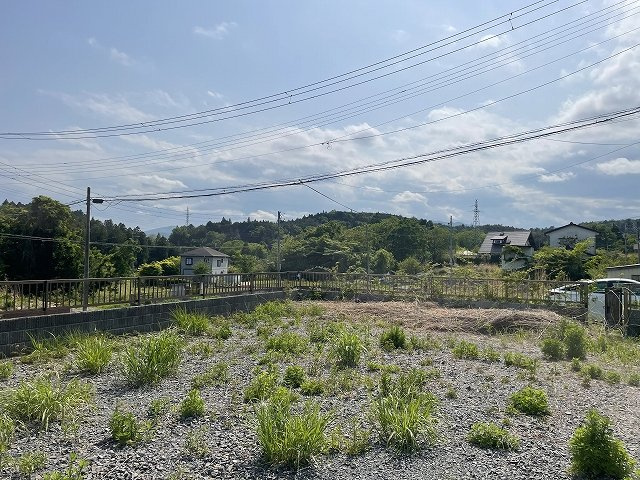 土地の内部から南西方向への写真です。