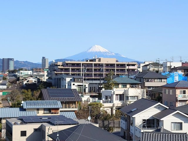エレベーター前の共用部分から富士山がみえます！！