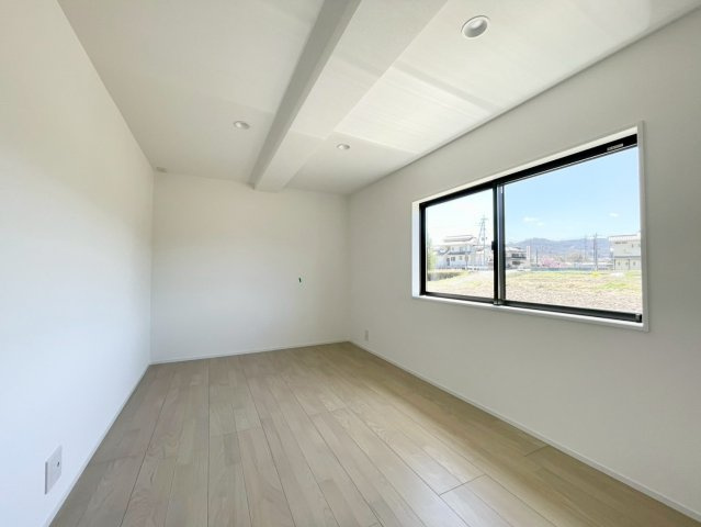 日当たり風通しともに良好！明るく朝を迎えられるつくりになっています♪