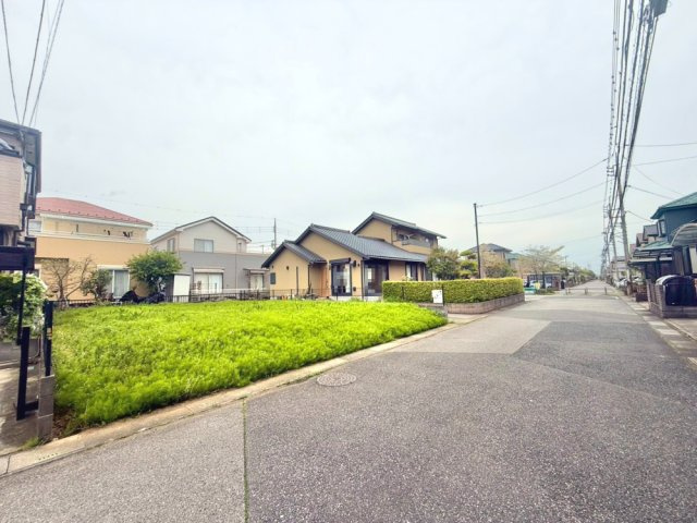 南東道路に面し陽当り良好！敷地約51坪・自由設計で夢のマイホームはいかがでしょうか！希望の間取りが叶いやすい整形地です！建築条件なし・お好きなハウスメーカーで建築可能です！