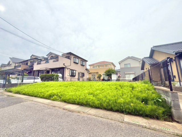 南東道路に面し陽当り良好！敷地約51坪・自由設計で夢のマイホームはいかがでしょうか！希望の間取りが叶いやすい整形地です！建築条件なし・お好きなハウスメーカーで建築可能です！