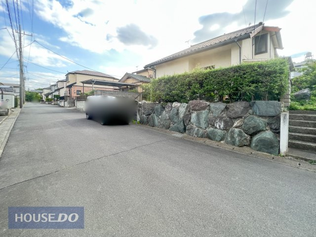 前面道路はゆとりある6.4m！運転や駐車が苦手な方も安心です。