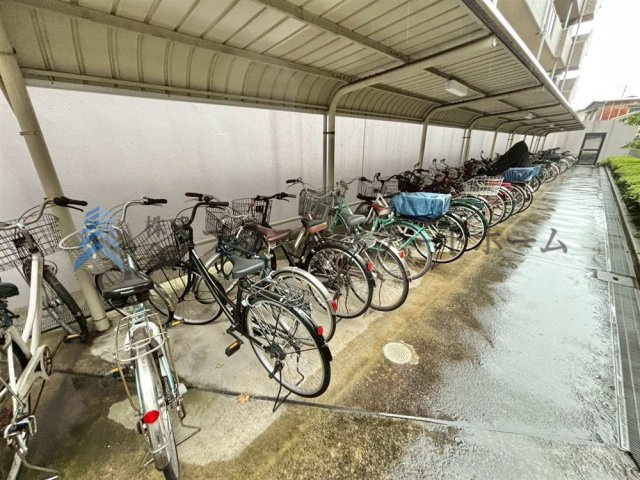 屋根付きが嬉しい自転車置場♪