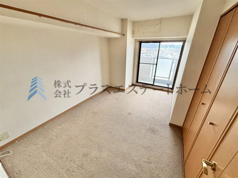 居室にはクローゼットを完備♪　自由度の高い家具の配置が叶うシンプルな空間です♪　お子様の成長と人数と共に必要になる　子供部屋にもぴったりの間取りですね♪　