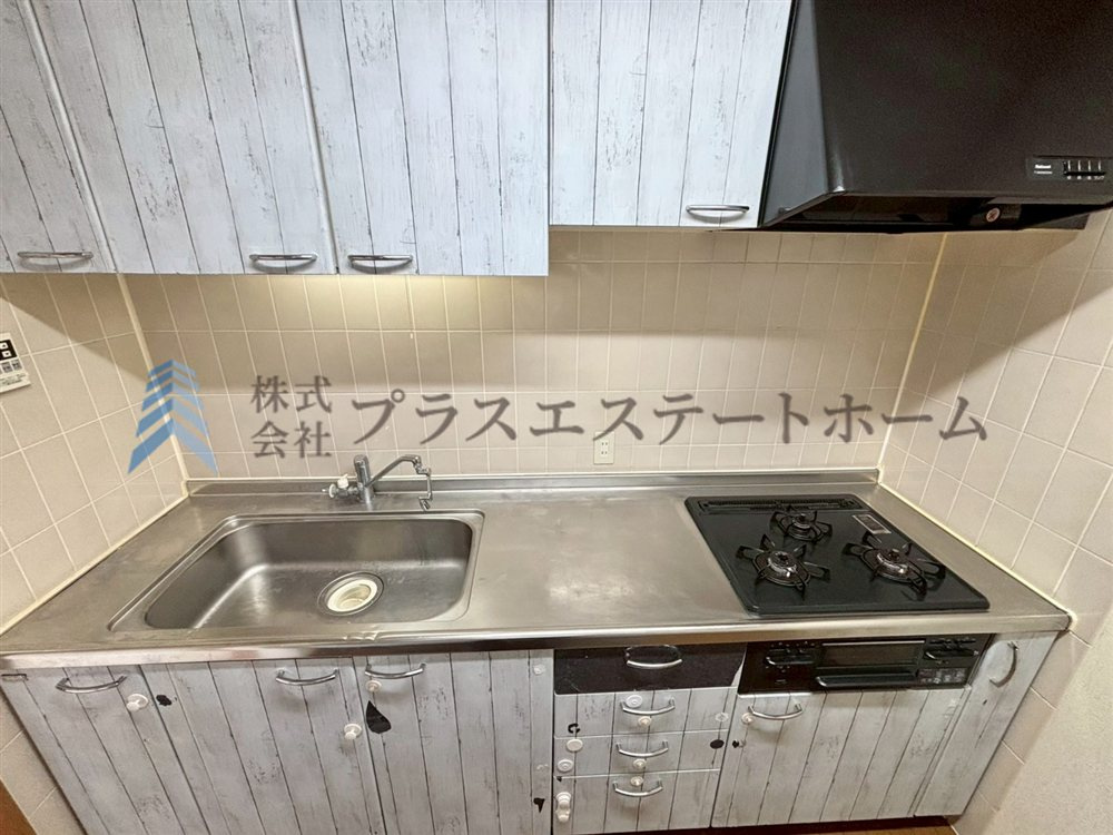 木目調のかわいいキッチンです♪独立キッチンでリビングやダイニングの生活感を抑えることが出来ます♪