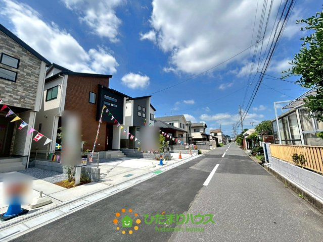 ゆとりのある道路で、落ち着いて駐車できます！