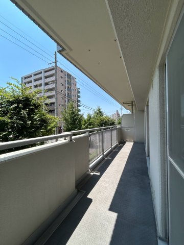 広々としたバルコニー。南東向きです。