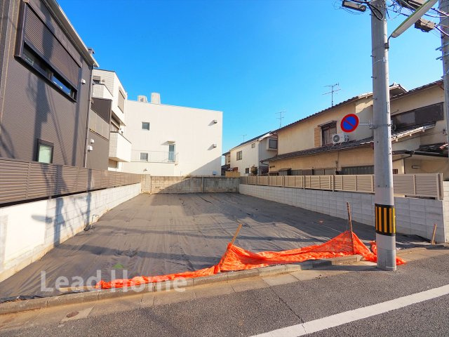 周辺は交通量が少なく落ち着いた街並みです！小さなお子様がいるご家庭も安心して暮らせます！