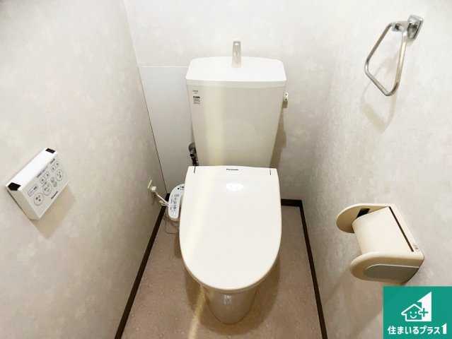 落ち着いた色で統一されたトイレ！　