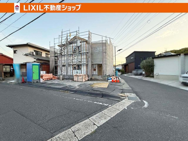 本城小学校まで徒歩約19分です。（完成写真準備中）