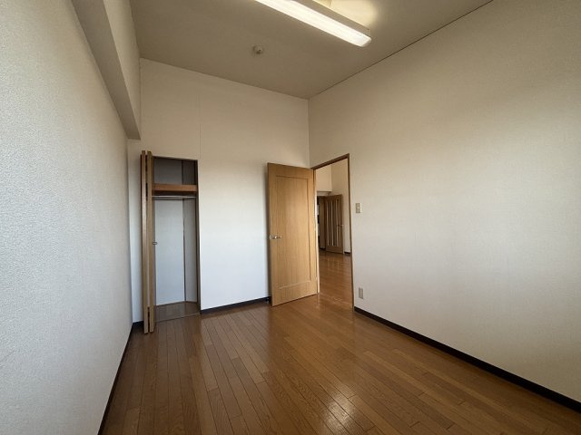 リビングと続き間の洋室です！