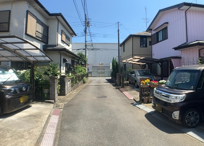 桜や紅葉の名所に出かける人は多いと思いますが、家にいながら季節の移ろいを感じる生活を送りませんか？リビングや窓から見える景色が生活を彩るワンポイントに！現地から見える景色を堪能してみては如何でしょう。