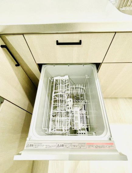 食器洗浄乾燥機付きで家事の負担も減り、水の節約にもなるので嬉しいですね。