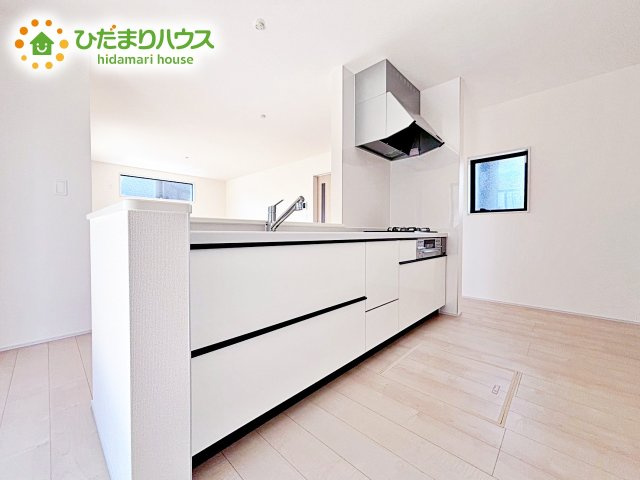 料理をしながらでも、ご家族との会話を楽しめる対面式キッチン♪