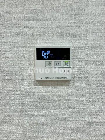 【給湯リモコン】外での一日を忘れさせてくれるオートバス機能でお好みの湯量・温度に調整された浴槽。