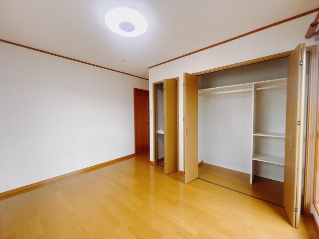 ■2階洋室｜2階各居室には収納をご用意しています♪常にお部屋を綺麗に保てます！小さなお子様も自然とお片付けができるようになるのでうれしいですよね！