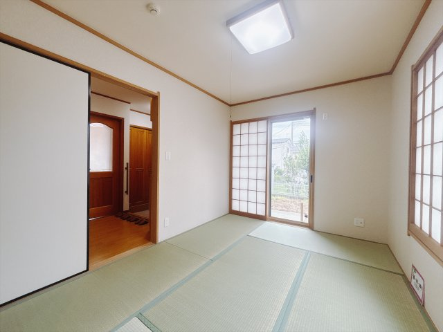 ■1階和室｜和室でしか味わえない畳ならではの香りや素材で和のやすらぎを感じてください♪休日はお子様とお昼寝するのにも最適です！